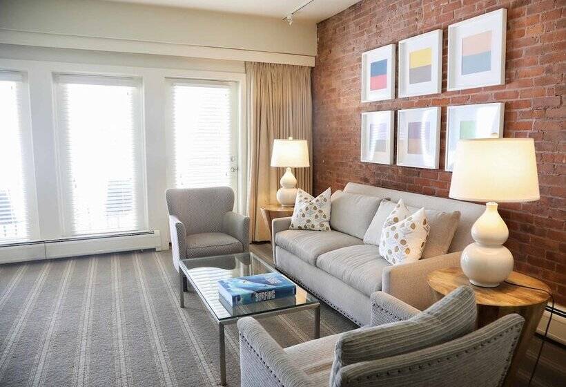 جناح ديلوكس, Mill Street Inn