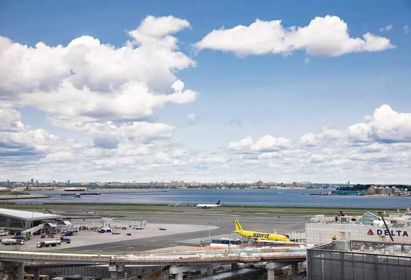 Standard-huone 2 Parivuodetta, New York Laguardia Airport Marriott