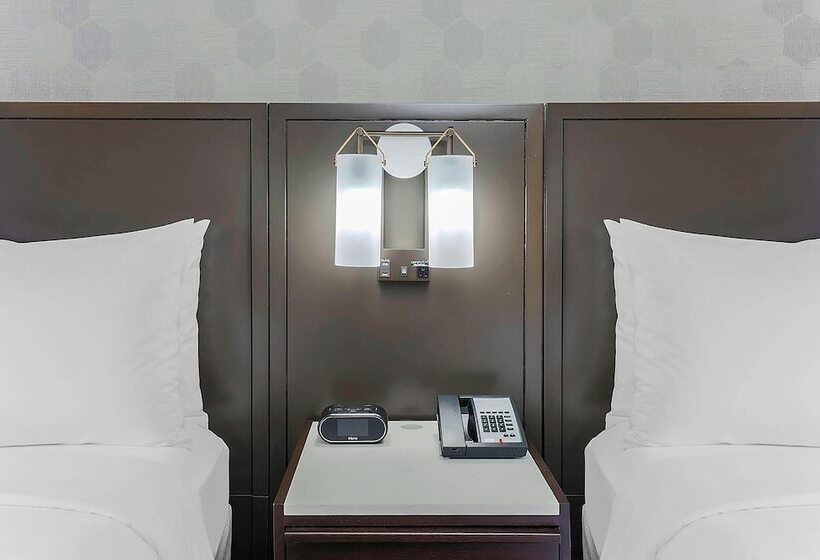 带2个双人床的标准工作室, New York Laguardia Airport Marriott