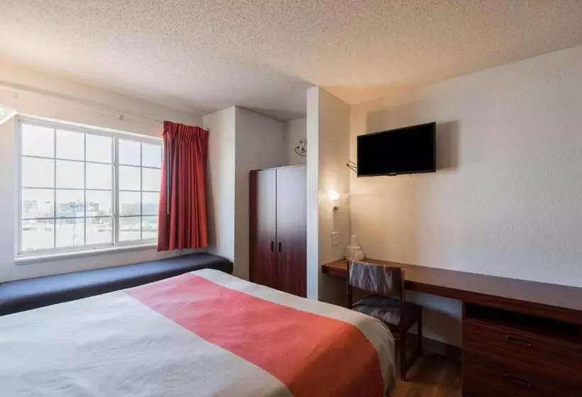 Standard-invahuone, Motel 6 Olathe, Ks