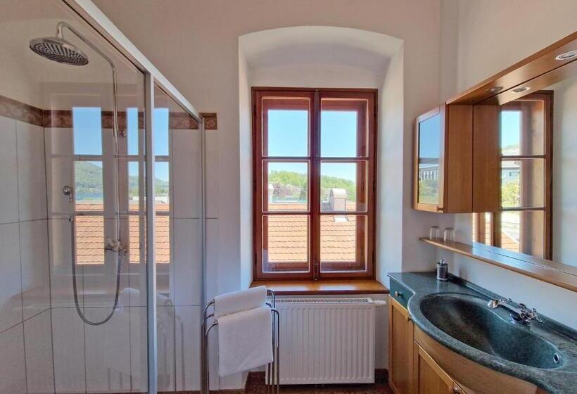 جناح جونيور مطل علي البحيرة, Schweizerhof Am See