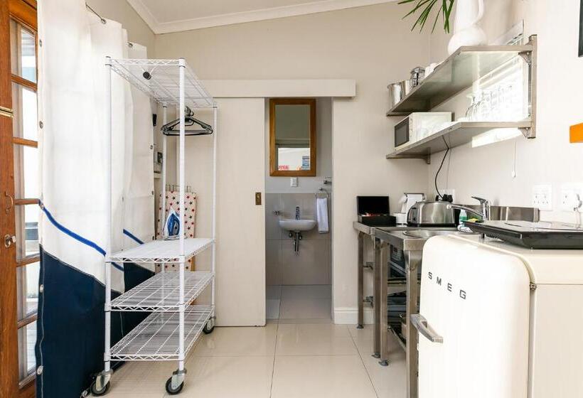 スタンダードスタジオ, Stone Cottages