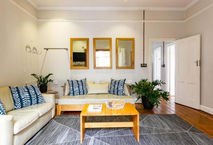 דירת שלושה חדרים, Stone Cottages