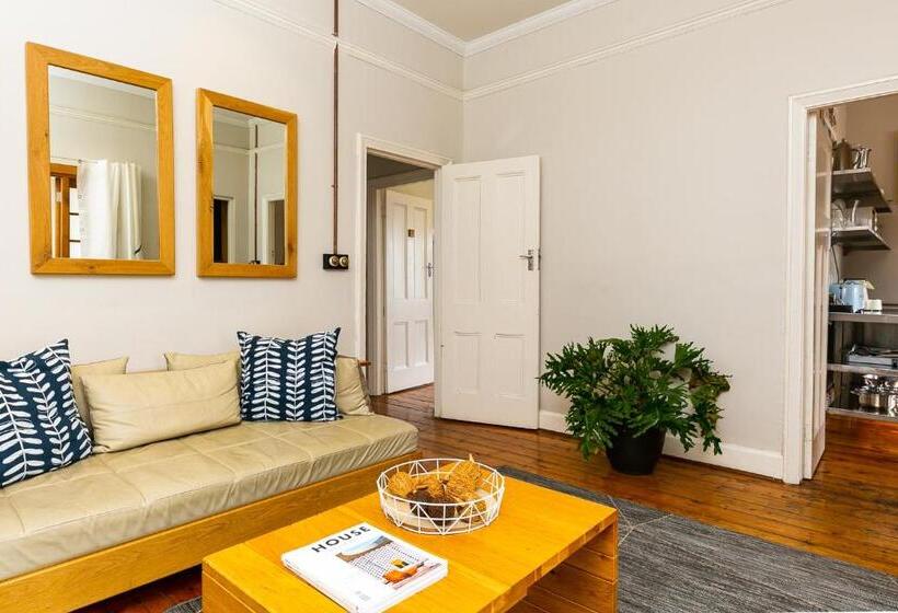 ３ベッドルームアパートメント, Stone Cottages