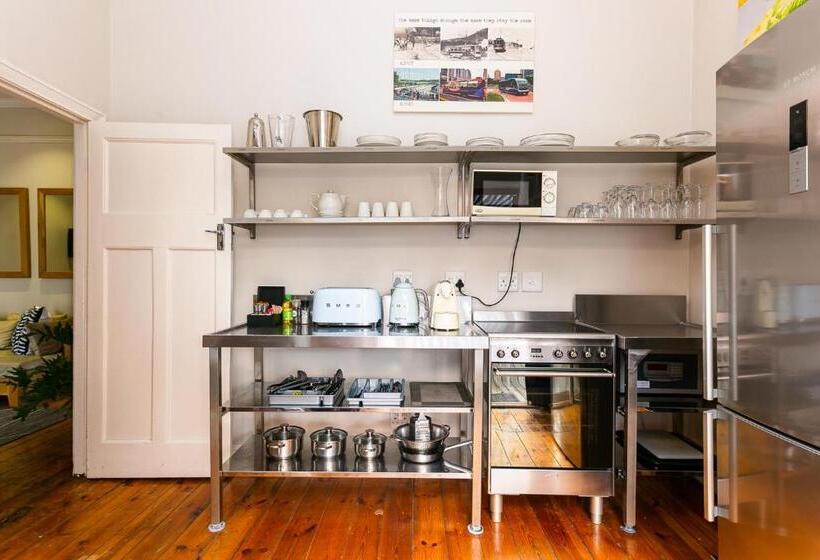 ３ベッドルームアパートメント, Stone Cottages