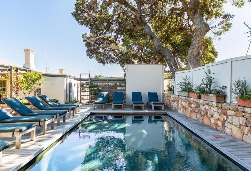 ２ベッドルームアパートメント, Stone Cottages