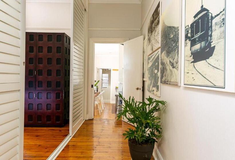 ２ベッドルームアパートメント, Stone Cottages