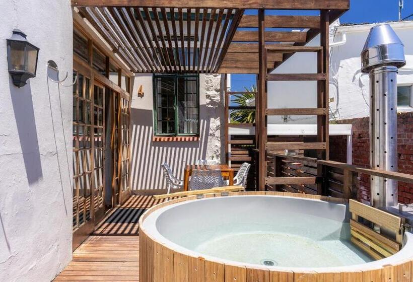 ファミリールーム, Stone Cottages