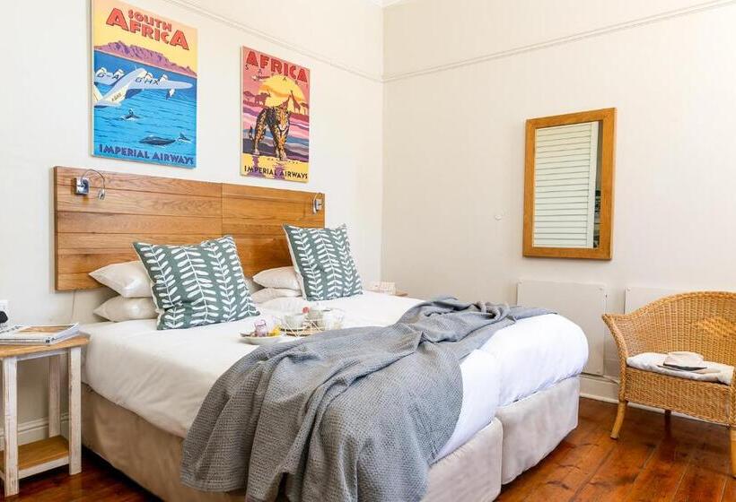 חדר משפחתי, Stone Cottages