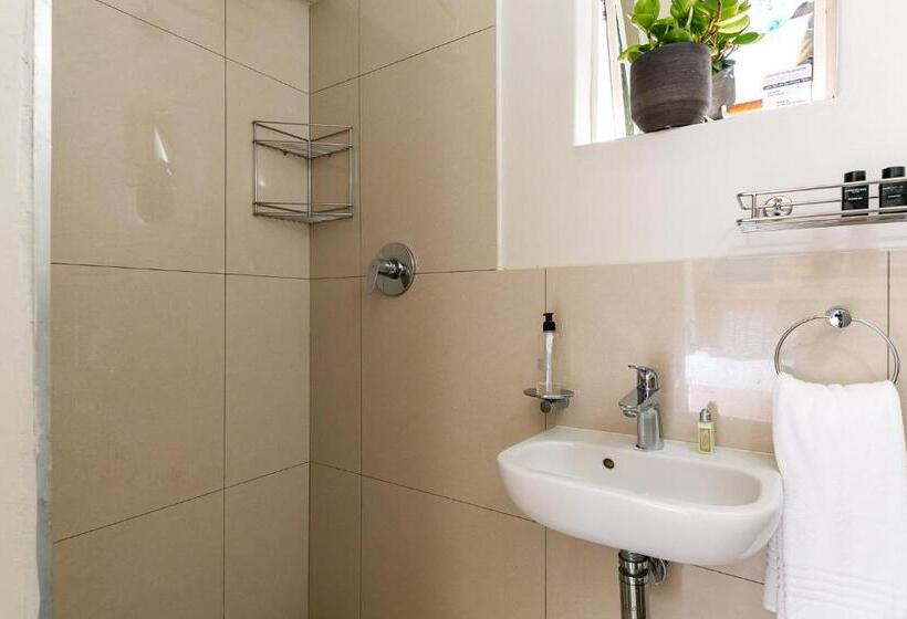 スタンダードスタジオ, Stone Cottages