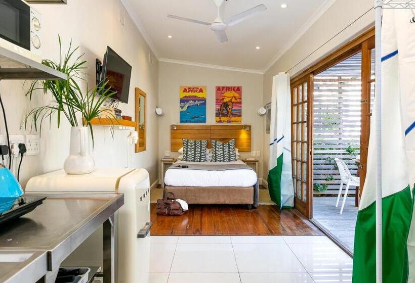 スタンダードスタジオ, Stone Cottages