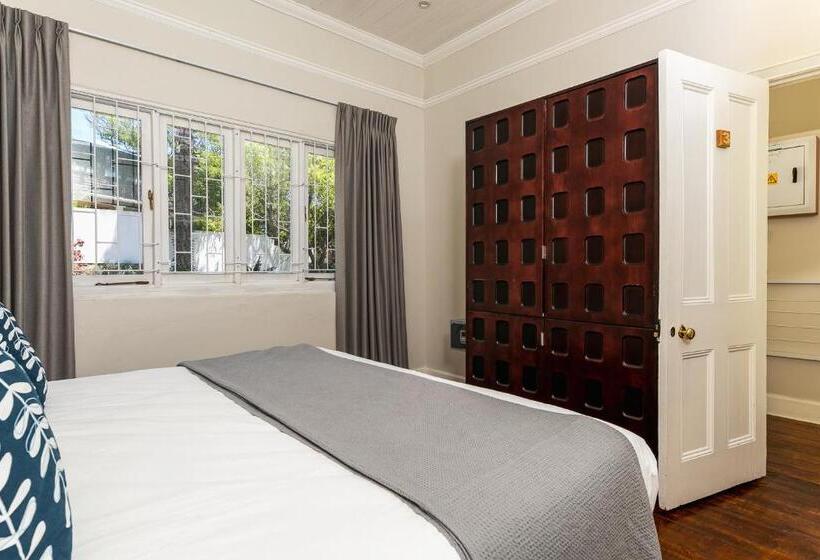 ３ベッドルームアパートメント, Stone Cottages