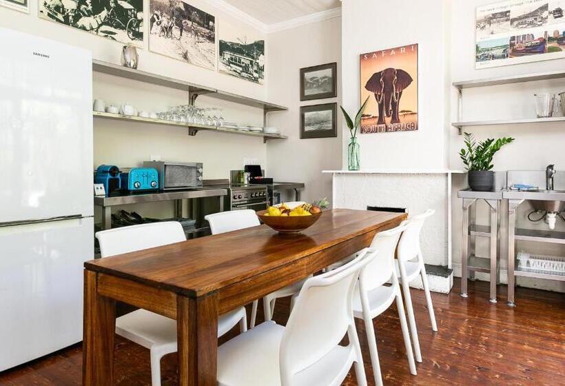 ３ベッドルームアパートメント, Stone Cottages