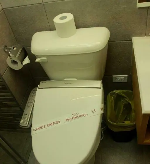 اتاق استاندارد با بالکن, West Plaza Hotel At Lebuu Street