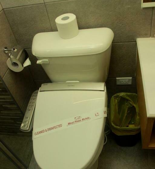 اتاق لوکس با چشمانداز دریا, West Plaza Hotel At Lebuu Street