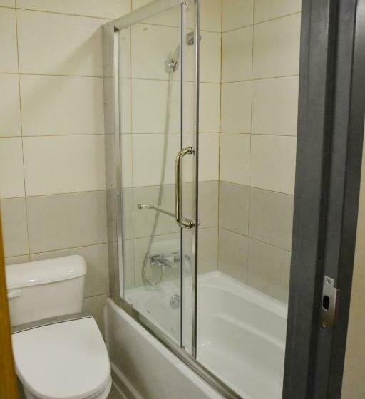 اتاق لوکس با بالکن, West Plaza Hotel At Lebuu Street