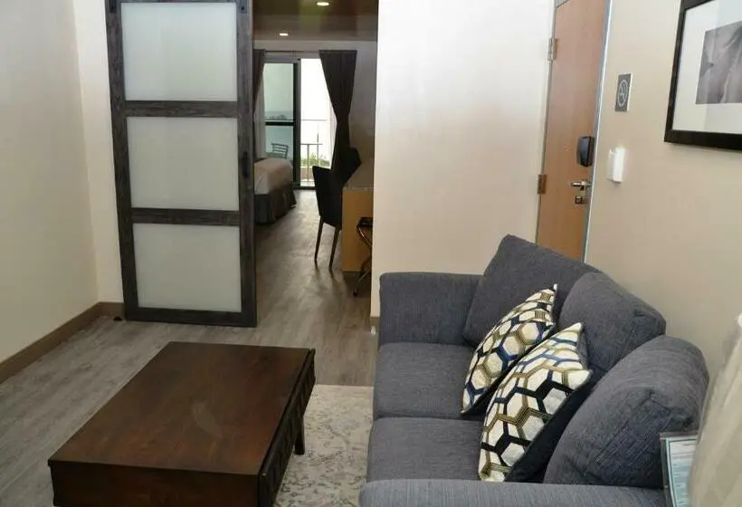 سوییت با چشم‌انداز دریا, West Plaza Hotel At Lebuu Street