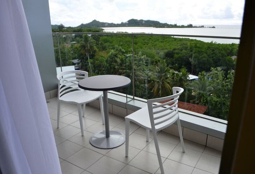 اتاق لوکس با چشمانداز دریا, West Plaza Hotel At Lebuu Street