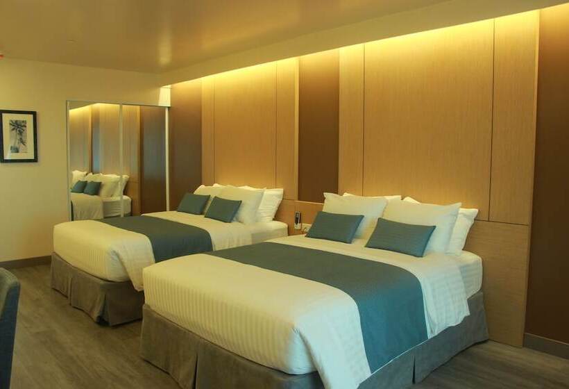 اتاق لوکس با چشم‌انداز دریا, West Plaza Hotel At Lebuu Street