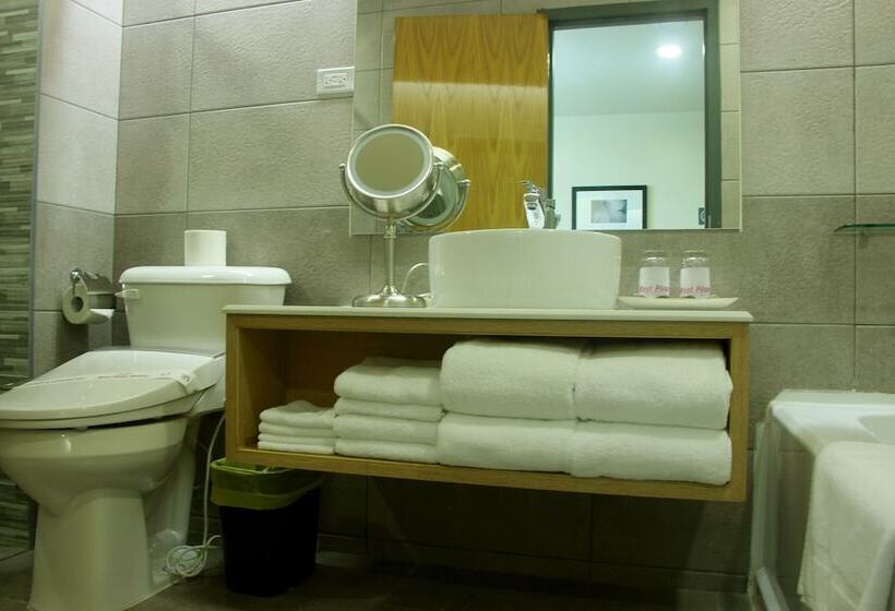 سوییت با چشمانداز دریا, West Plaza Hotel At Lebuu Street