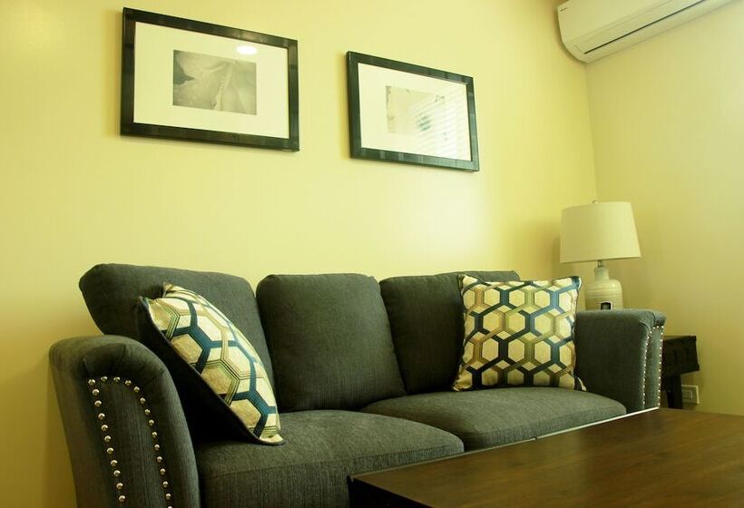 سوییت با چشمانداز دریا, West Plaza Hotel At Lebuu Street