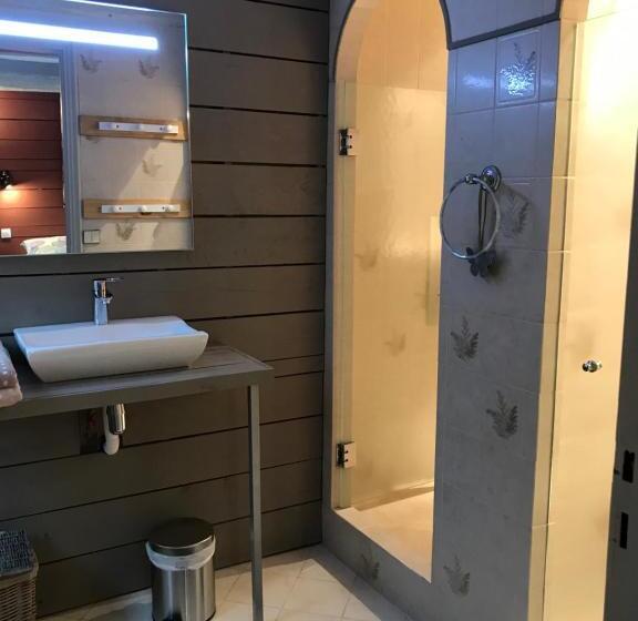 غرفة قياسية, La Tanière Des Ours