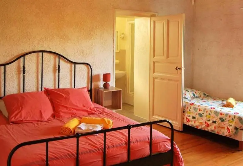 スタンダードトリプルルーム, Logis De Chenac Chambres Et Table D Hôtes