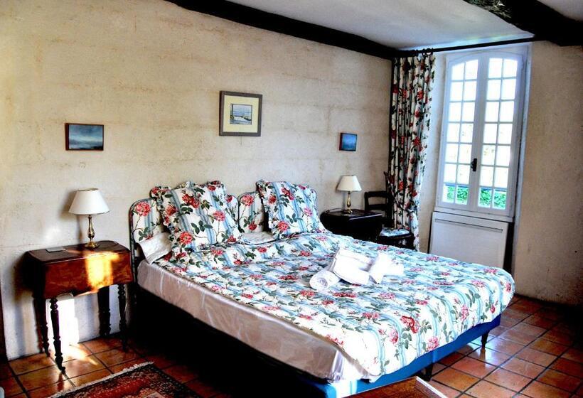 Номер Стандарт Вид на Сад, Logis De Chenac   Chambres Et Table D Hôtes