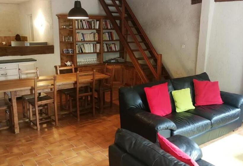 Номер Стандарт Трехместный, Logis De Chenac   Chambres Et Table D Hôtes