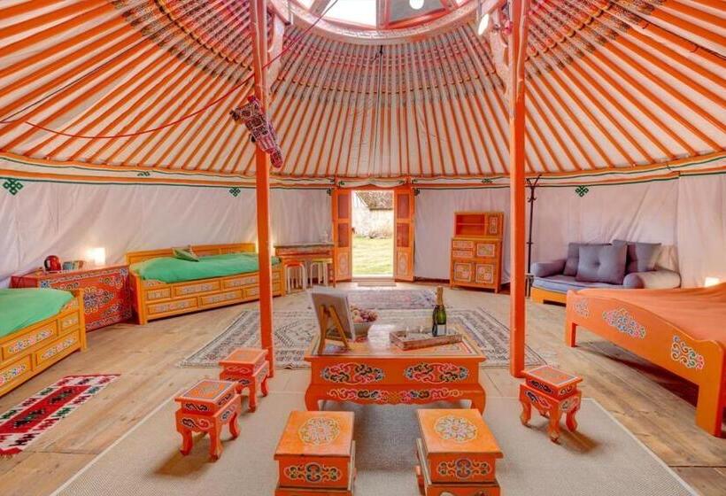 ファミリーステューディオ, Le Village Des Templiers