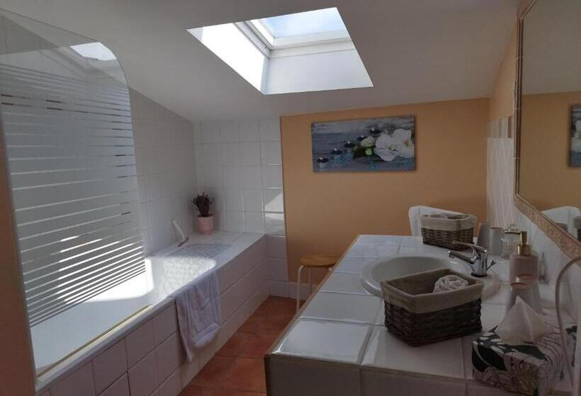 דירת חדר עם טרסה, Entre Vignes Et Dentelles