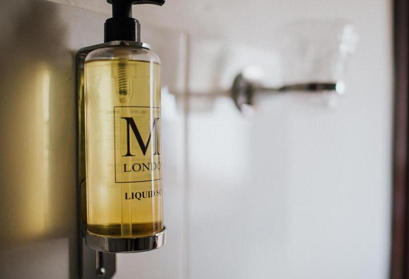 Номер Стандарт, The Stratton House