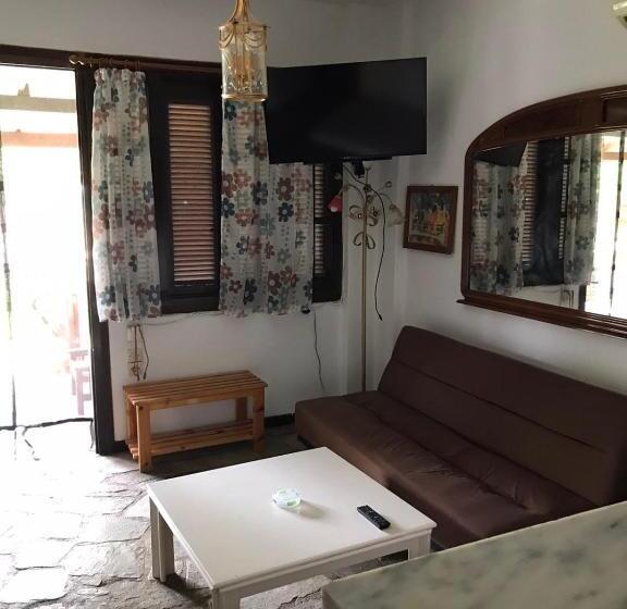 חדר משפחתי, Oasis