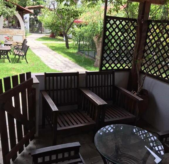 חדר משפחתי, Oasis