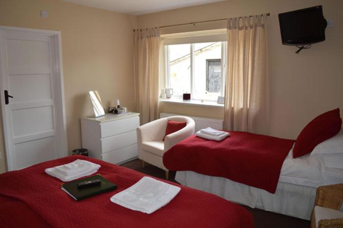 Семейный Номер, Red Lion Inn