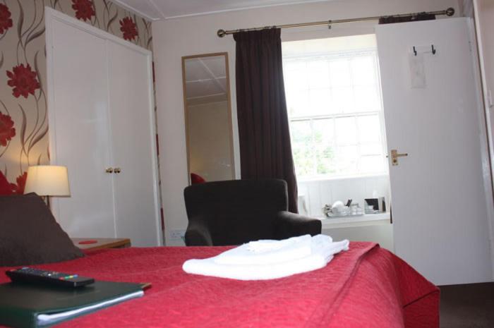 غرفة عائلية, Red Lion Inn