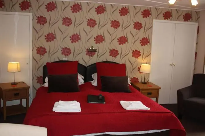 ファミリールーム, Red Lion Inn