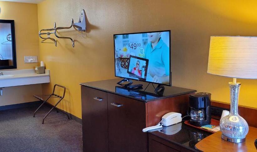 Номер Deluxe Кровать Кинг, Olympic Inn & Suites