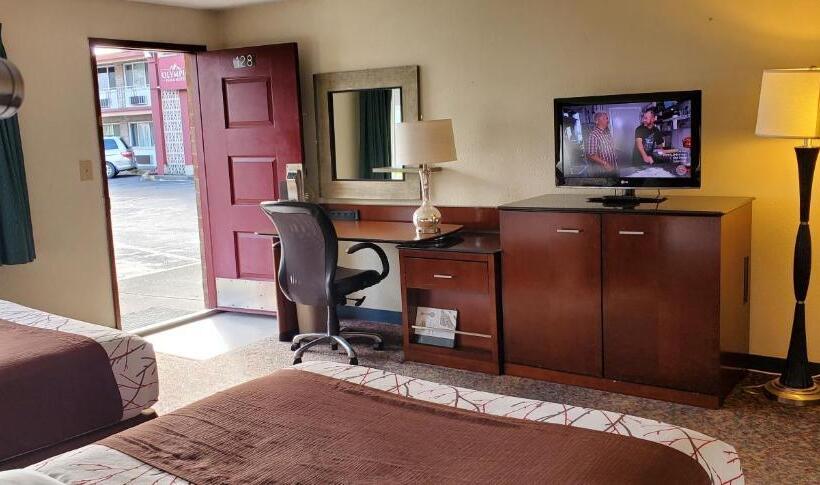 Семейный Номер Совместный Санузел, Olympic Inn & Suites