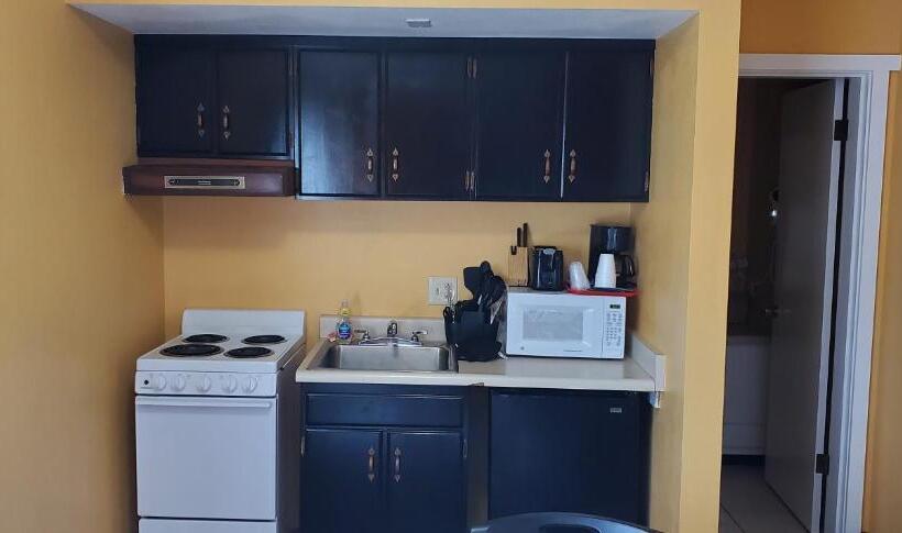 Апартаменты Deluxe 1 Спальня, Olympic Inn & Suites