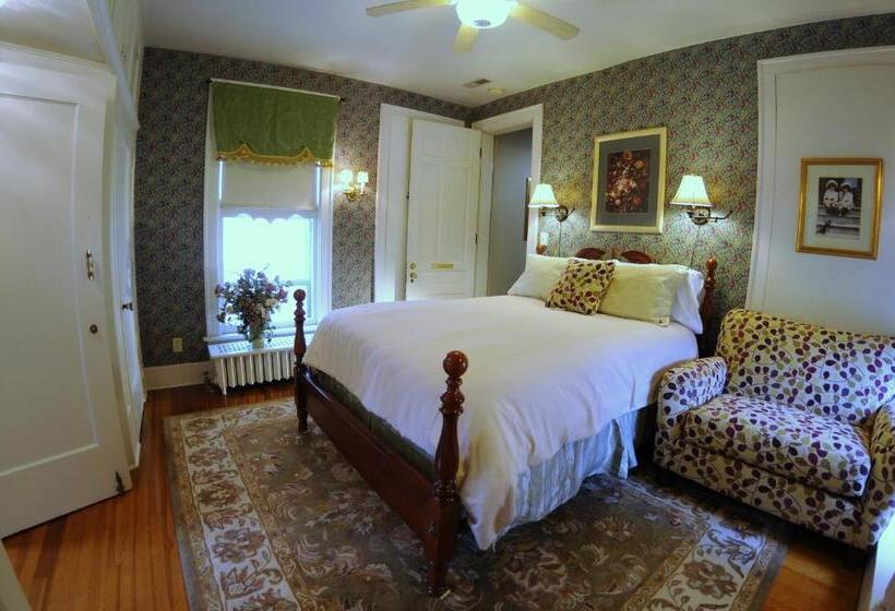 سوییت لوکس, The Oliver Inn