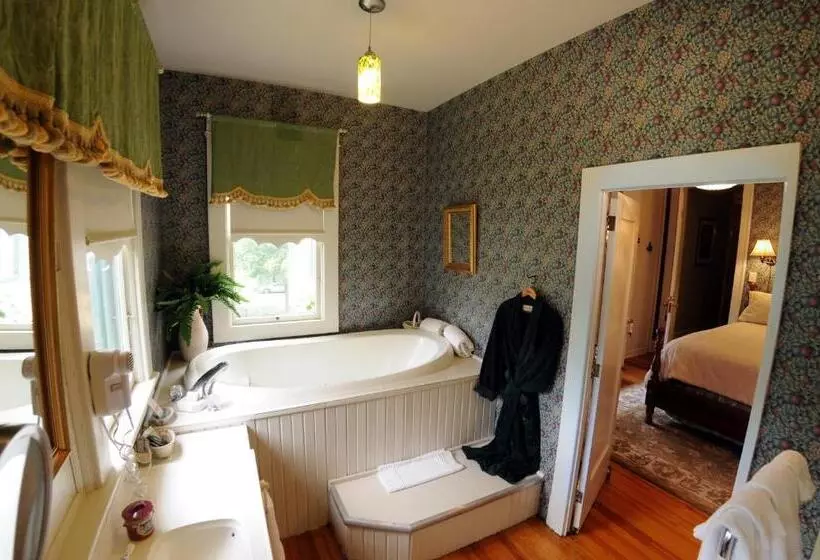 デラックススイート, The Oliver Inn