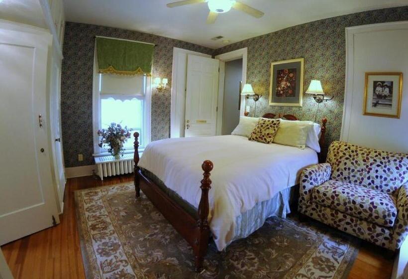 سوییت لوکس, The Oliver Inn