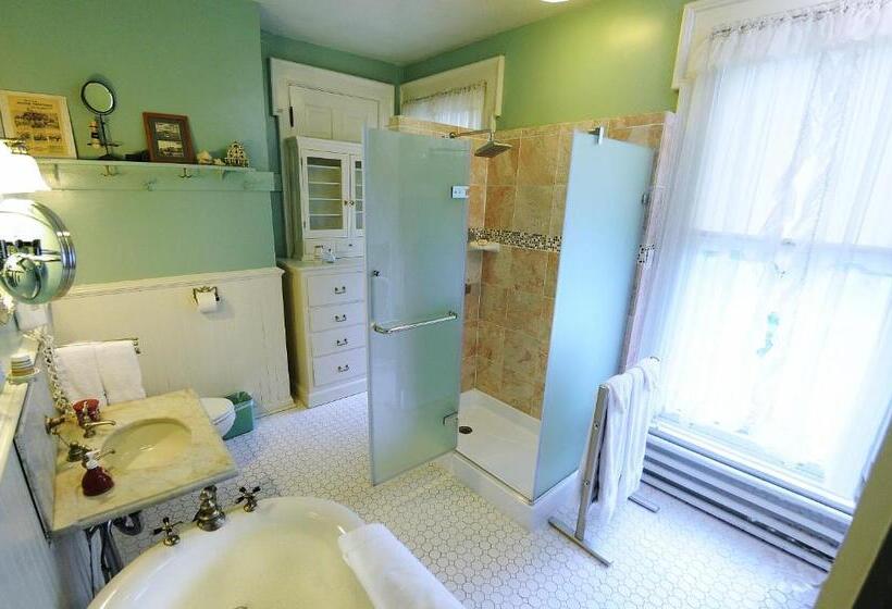 Deluxe Suite King Bed, The Oliver Inn