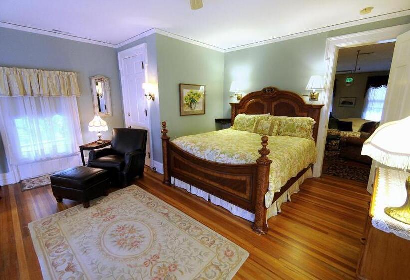 Deluxe Suite King Bed, The Oliver Inn