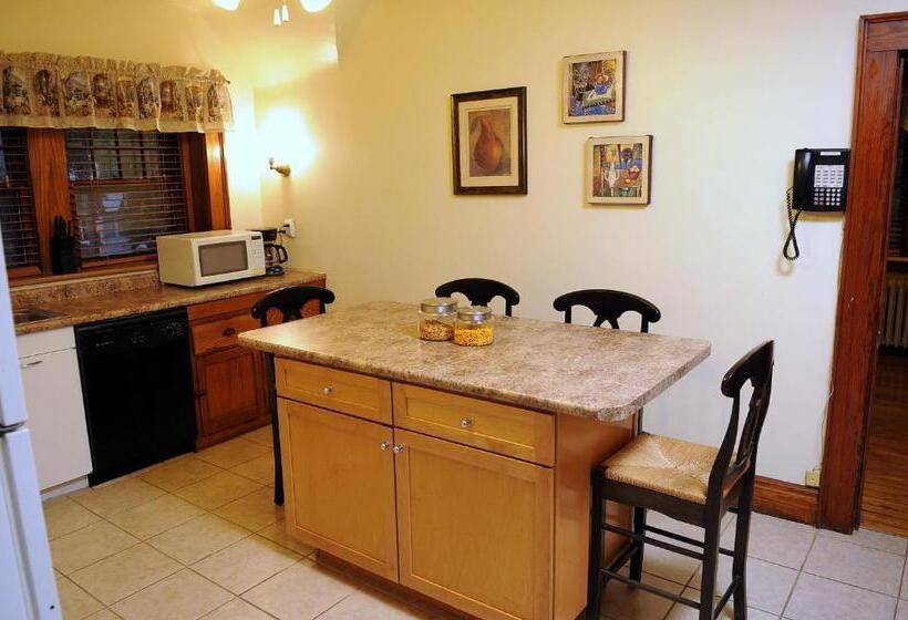 سوئیت 2 خوابه, The Oliver Inn