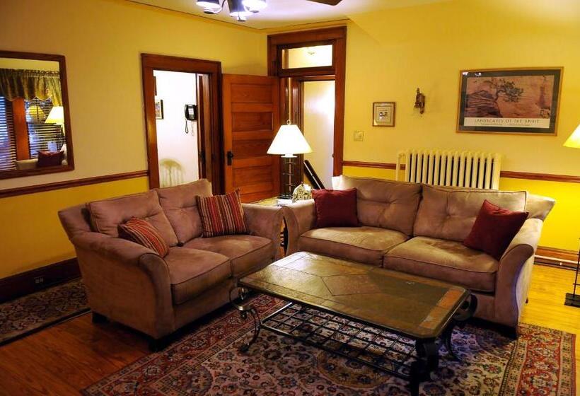 سوئیت 2 خوابه, The Oliver Inn