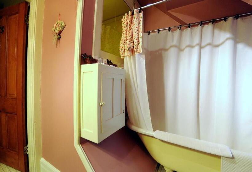 سوئیت 2 خوابه, The Oliver Inn