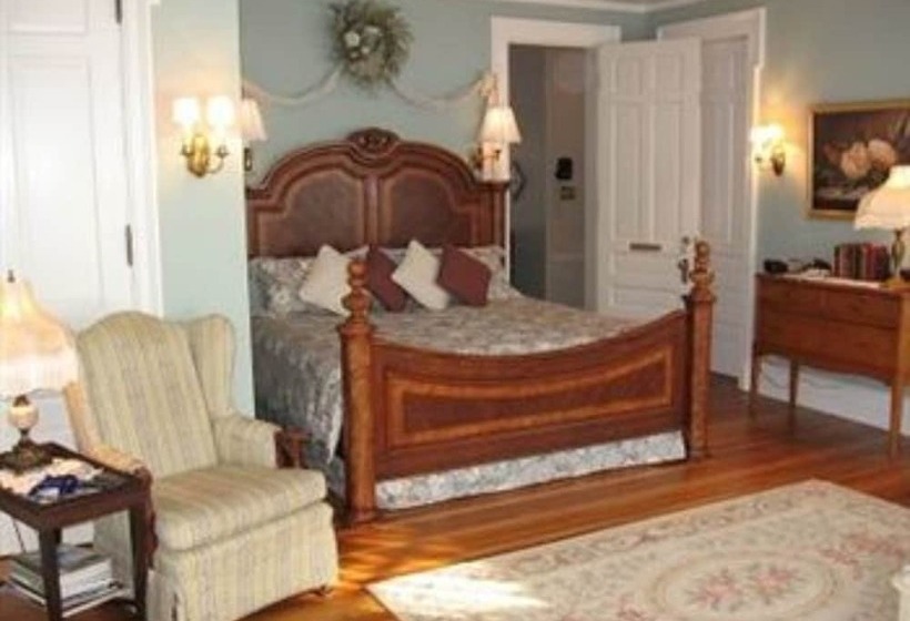 سوییت لوکس, The Oliver Inn