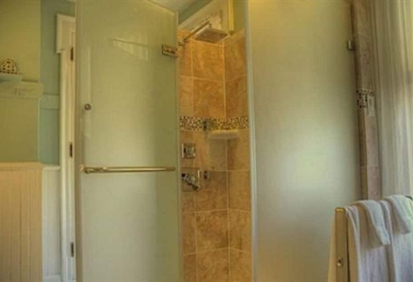 سوییت لوکس, The Oliver Inn